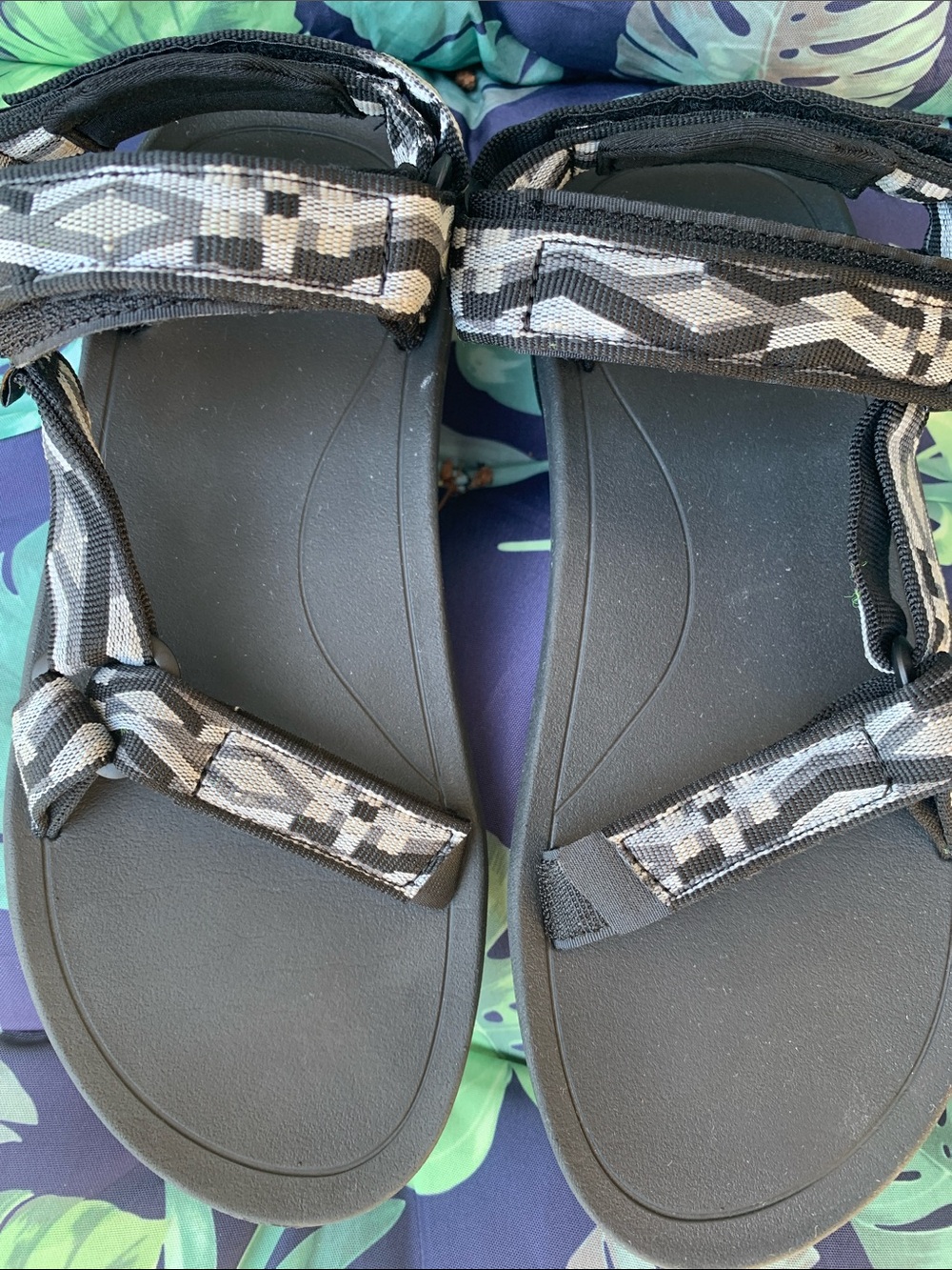 Teva Black Sandal with Black & White Geometric Straps Mens 7